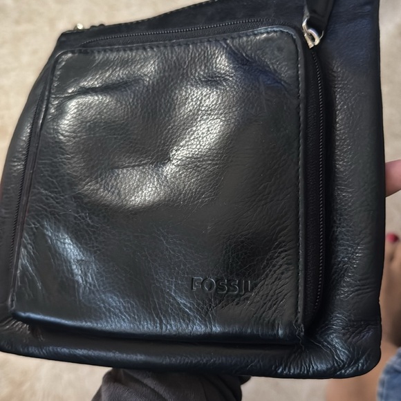 Fossil Black Leather Crossbody Bag
Unisex built in zippered wallet great travel - Picture 2 of 13